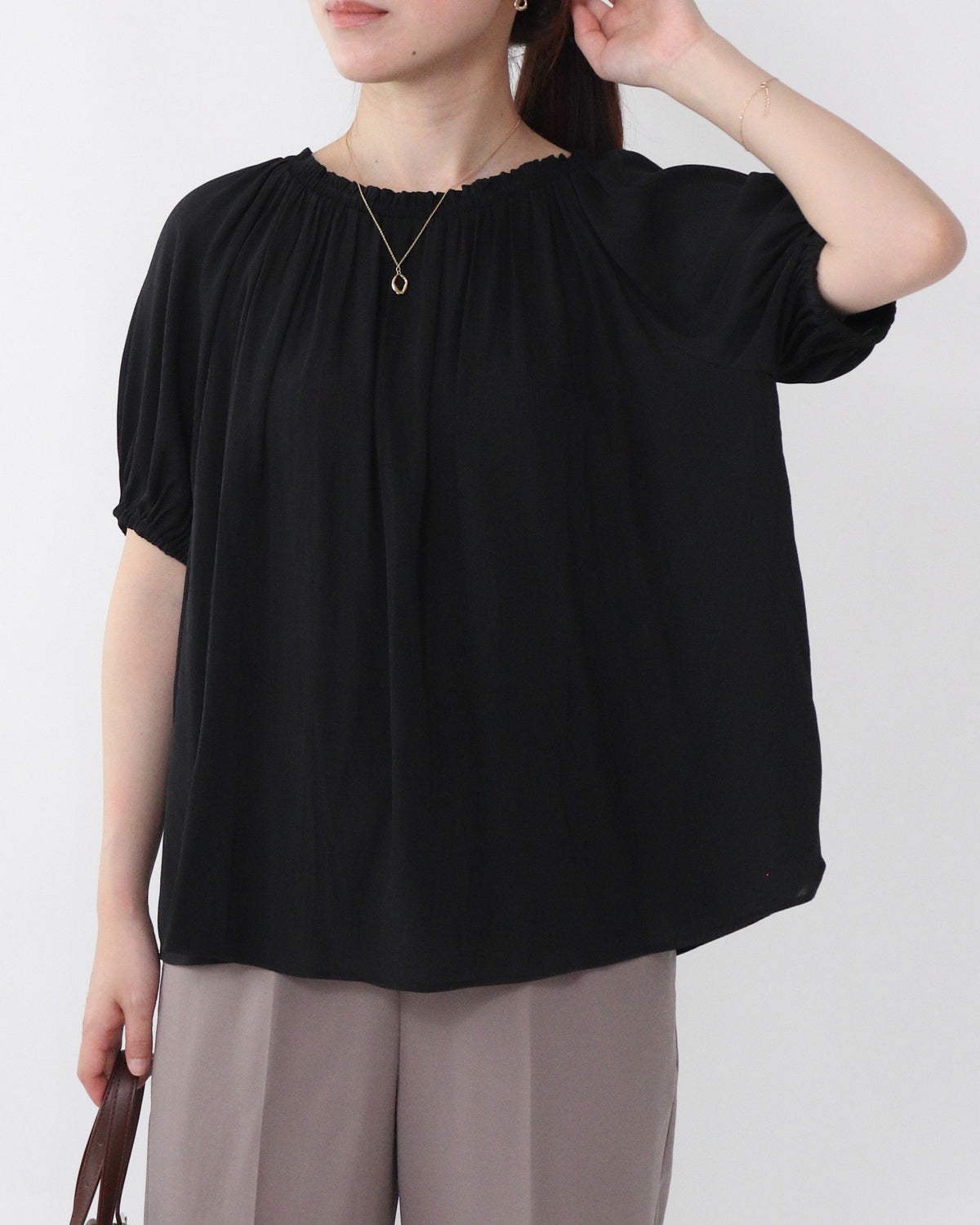 BLACK モデル身長159㎝ 着用サイズ:FREE