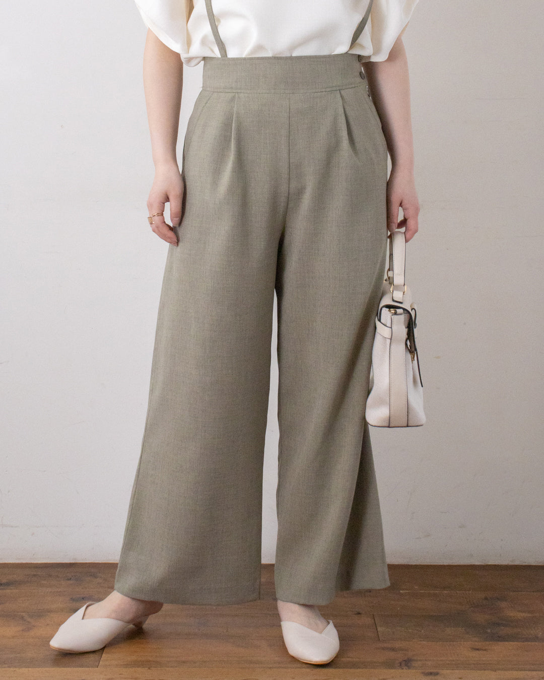 LIGHTKHAKI　身長158㎝　着用サイズ：FREE