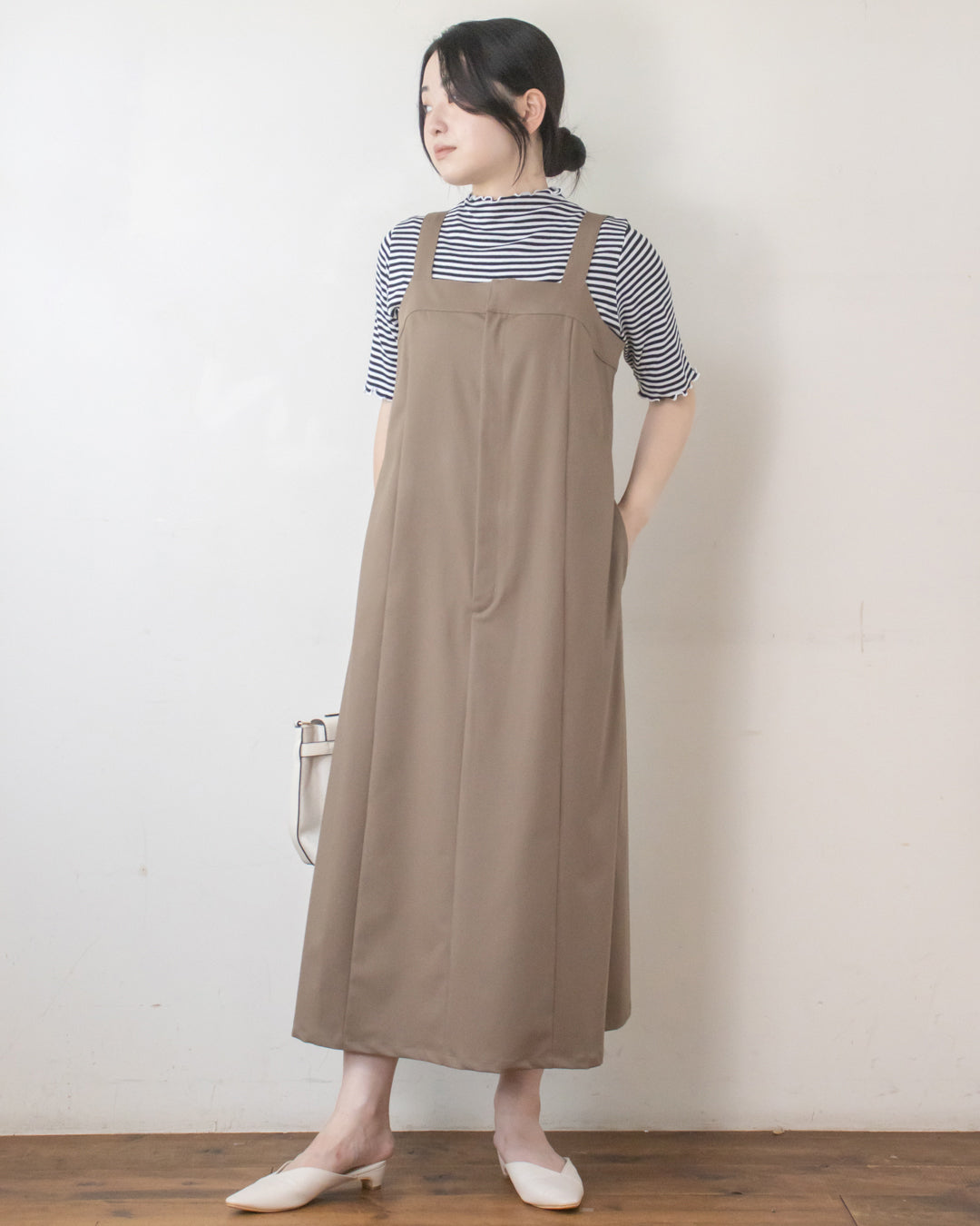 お値下げ中2025新品タグ付きRILATOタックジャンスカチャコールサロペット お値下げ中2025新品タグ付きRILATOタックジャンスカチャコール