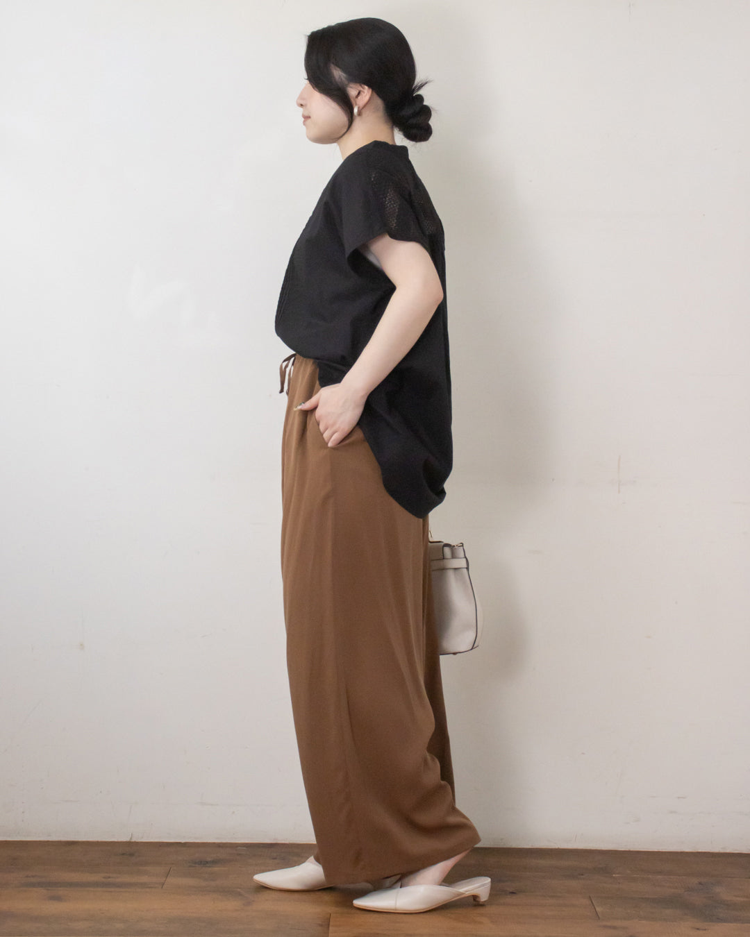 ピンタックレースブラウス