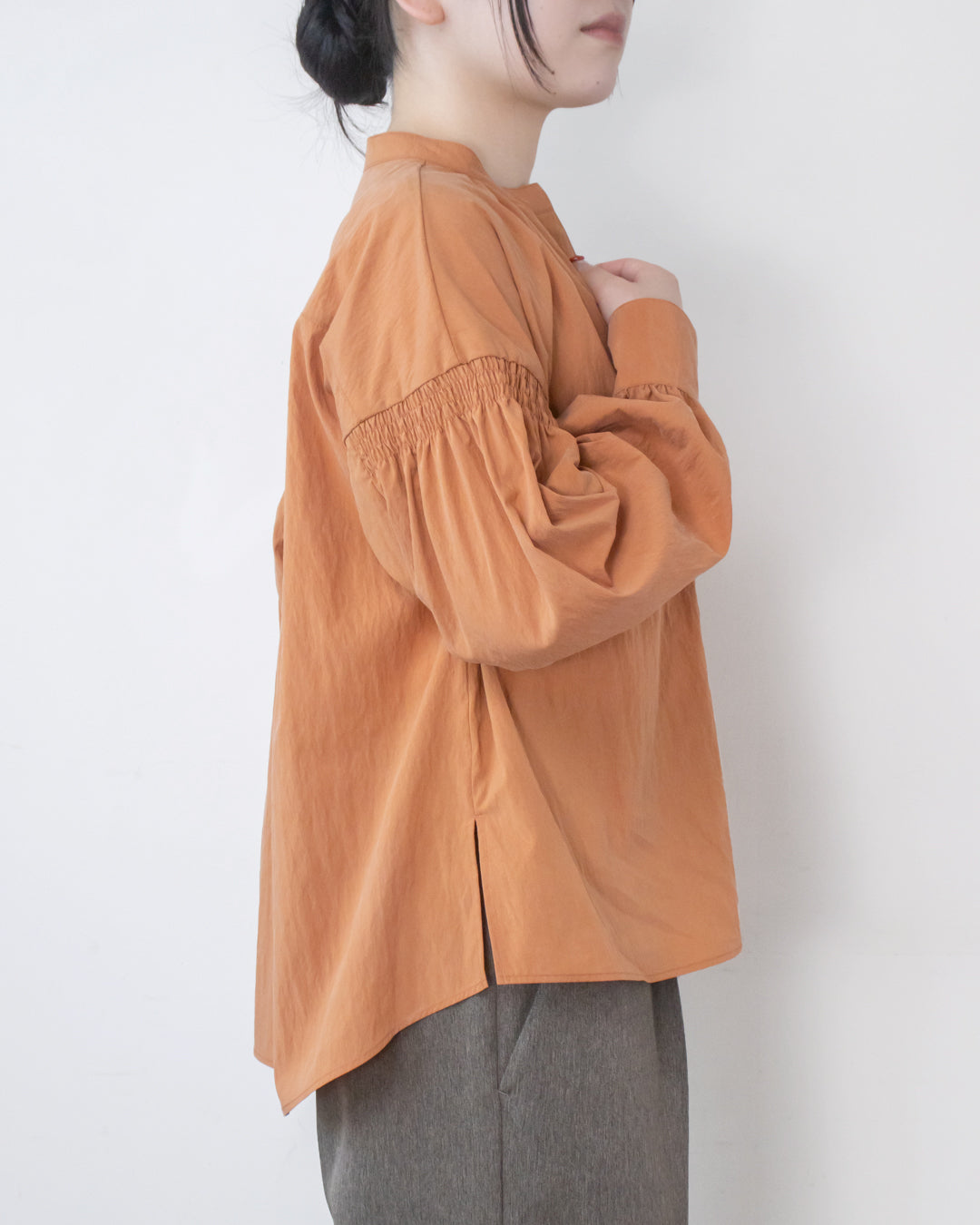 パウダリーシャーリングシャツ
