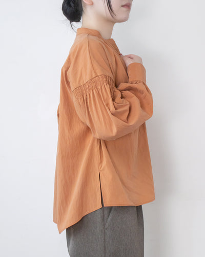パウダリーシャーリングシャツ