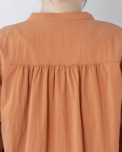 パウダリーシャーリングシャツ