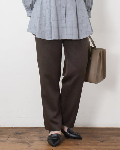 BROWN　身長158㎝　着用サイズ：M