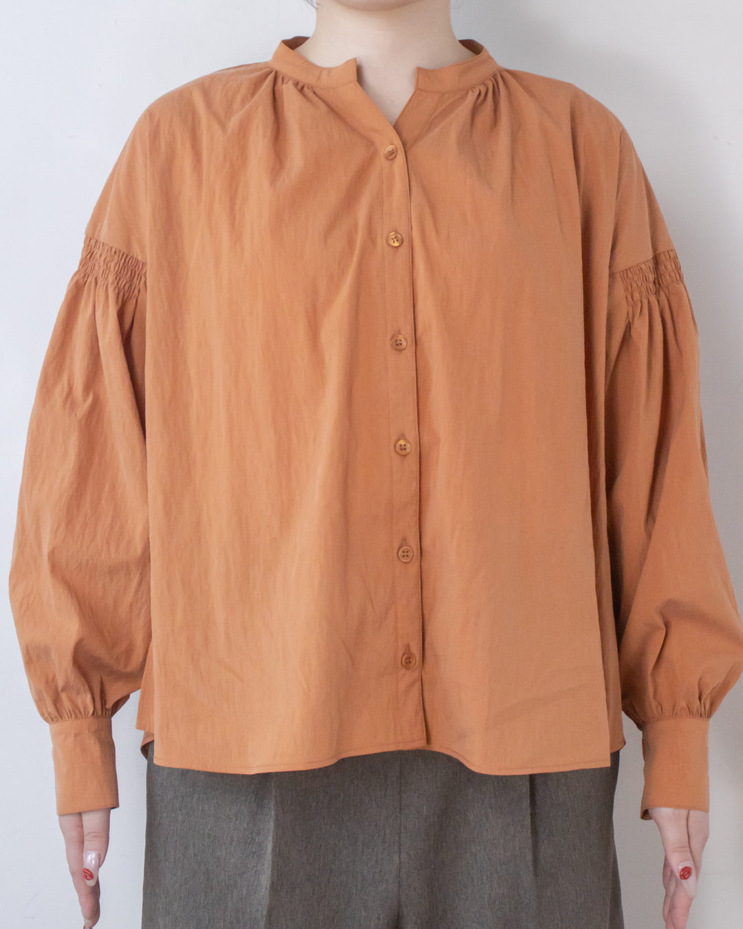 パウダリーシャーリングシャツ