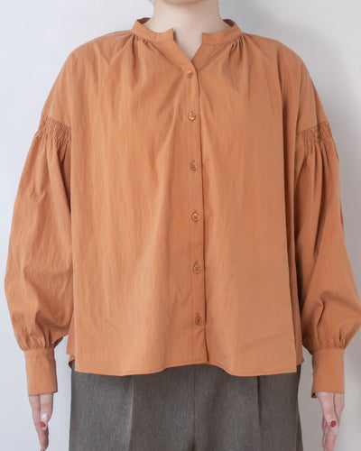 パウダリーシャーリングシャツ