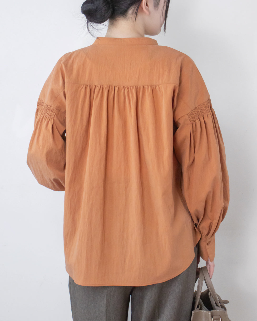 パウダリーシャーリングシャツ