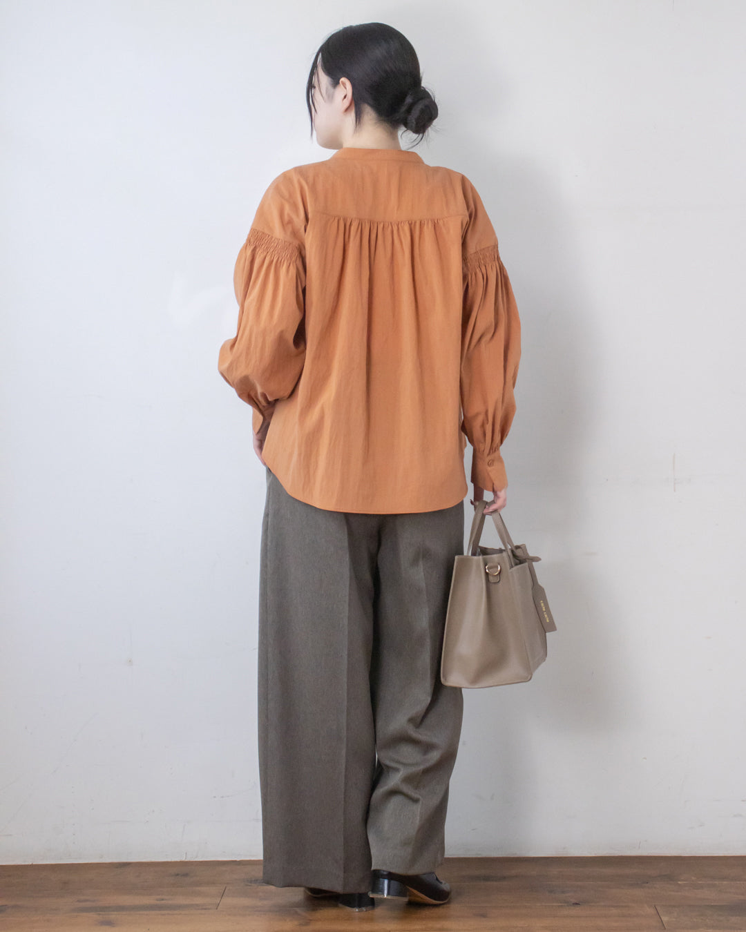 パウダリーシャーリングシャツ