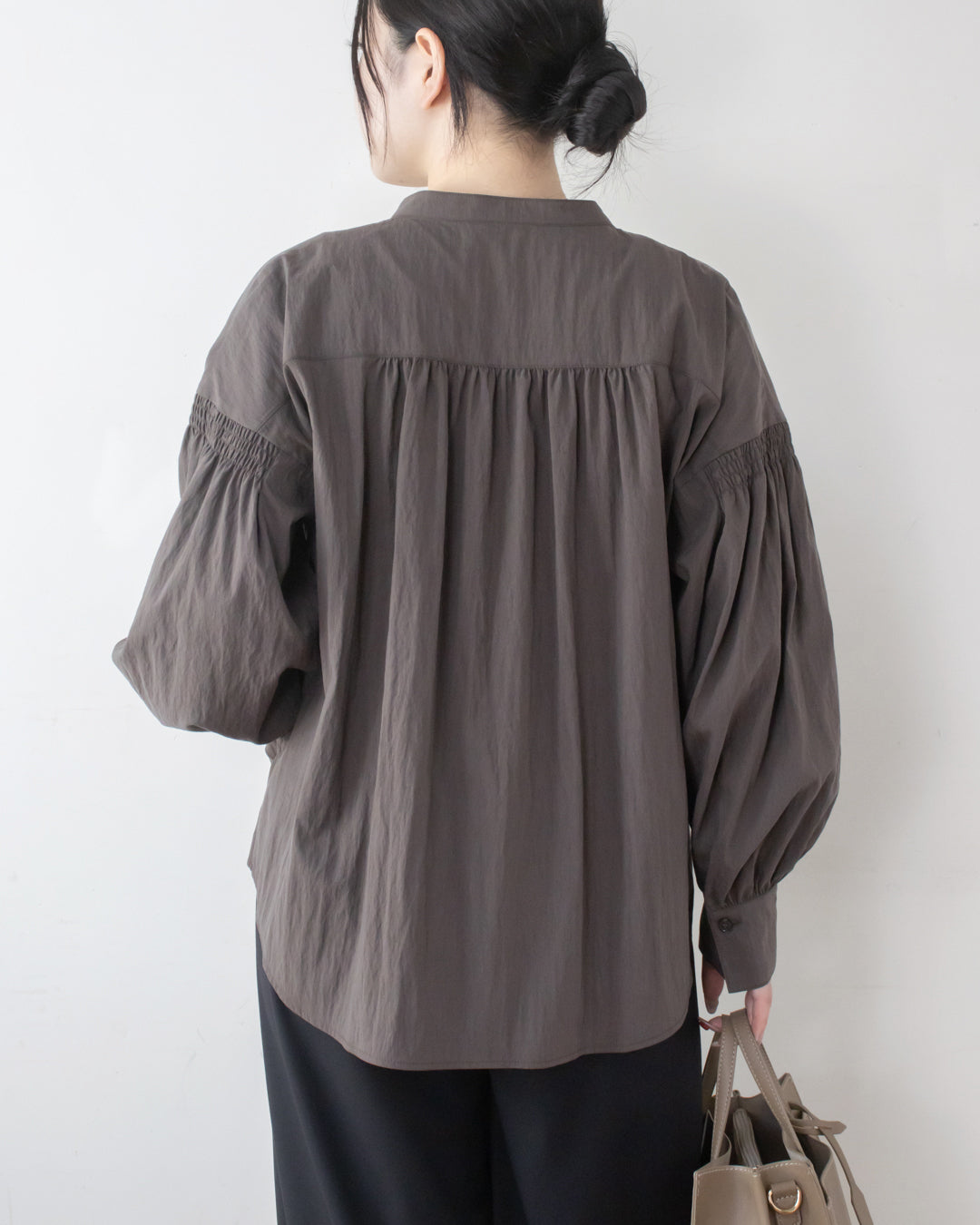 パウダリーシャーリングシャツ