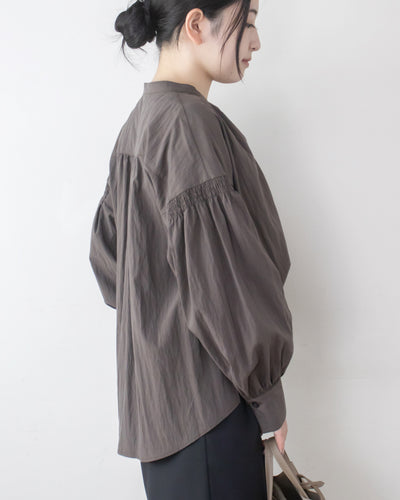 パウダリーシャーリングシャツ