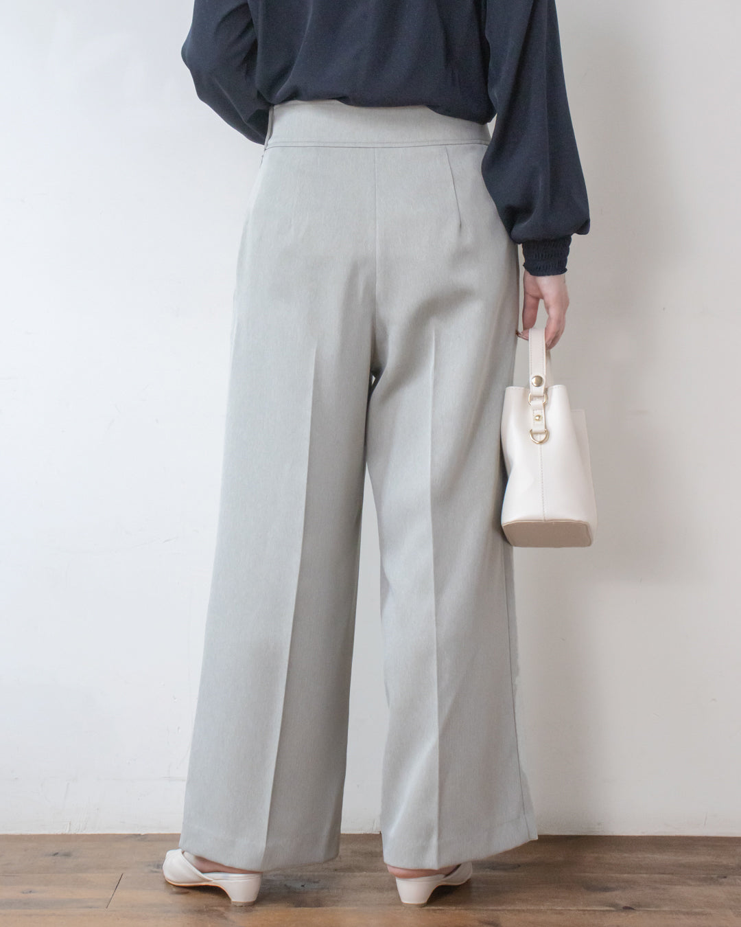 へリンボンセンタープレス吊りパンツ