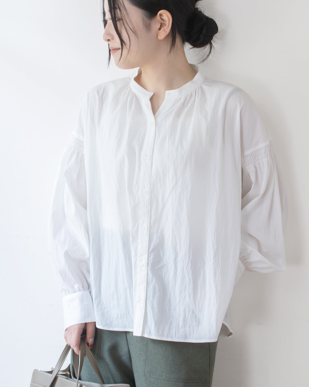 パウダリーシャーリングシャツ
