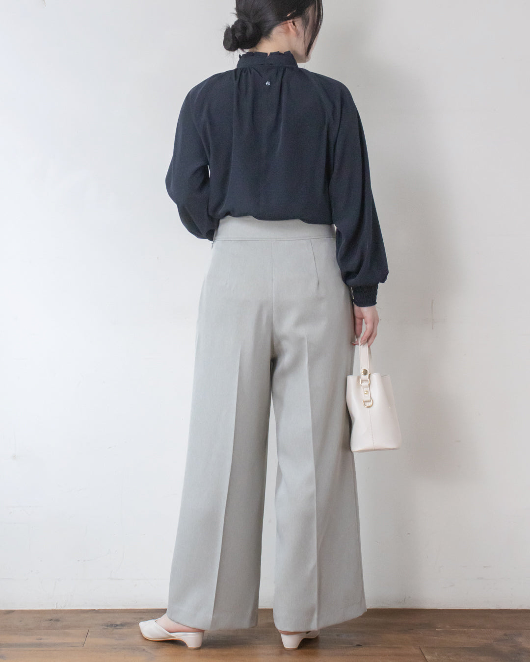へリンボンセンタープレス吊りパンツ