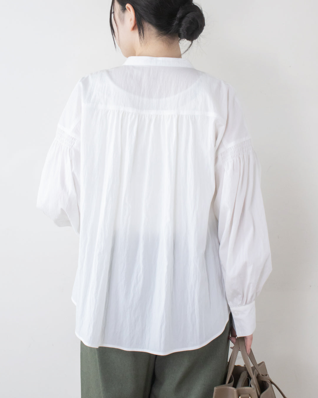 パウダリーシャーリングシャツ
