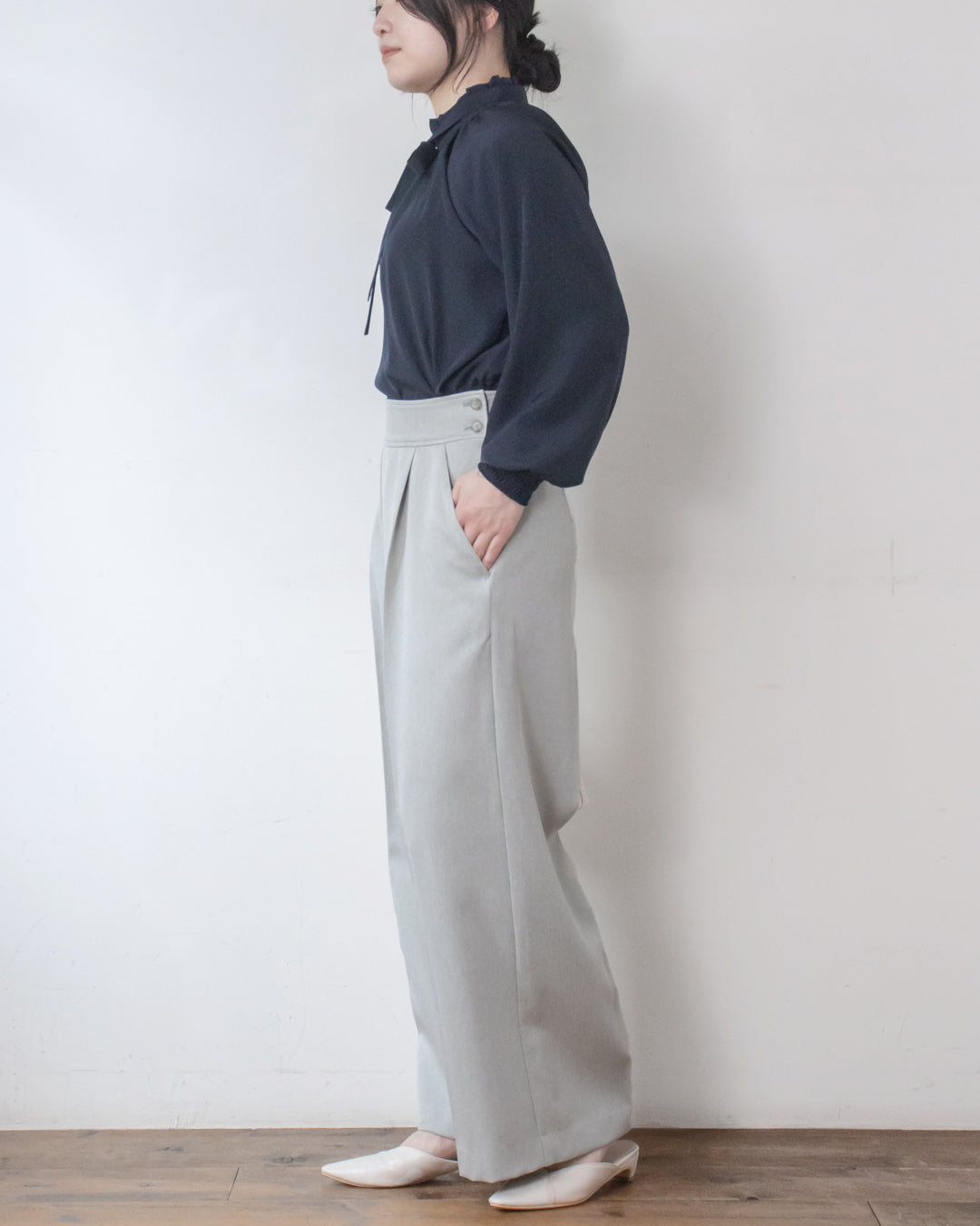 へリンボンセンタープレス吊りパンツ