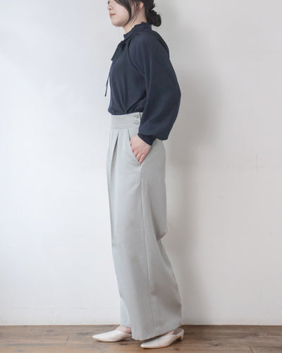 へリンボンセンタープレス吊りパンツ