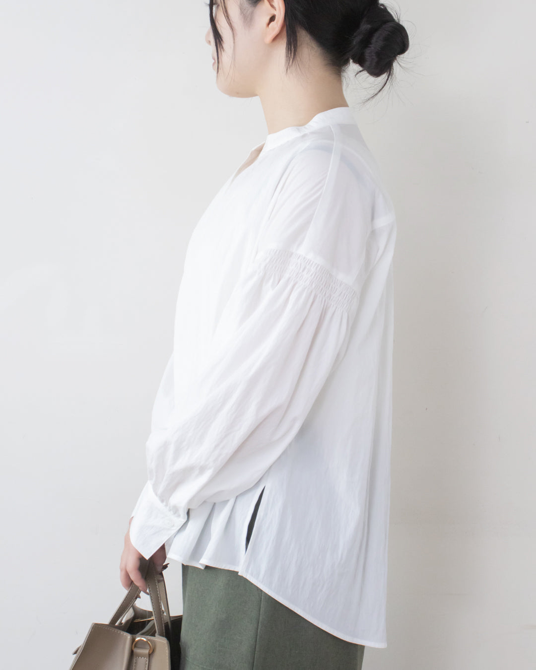 パウダリーシャーリングシャツ