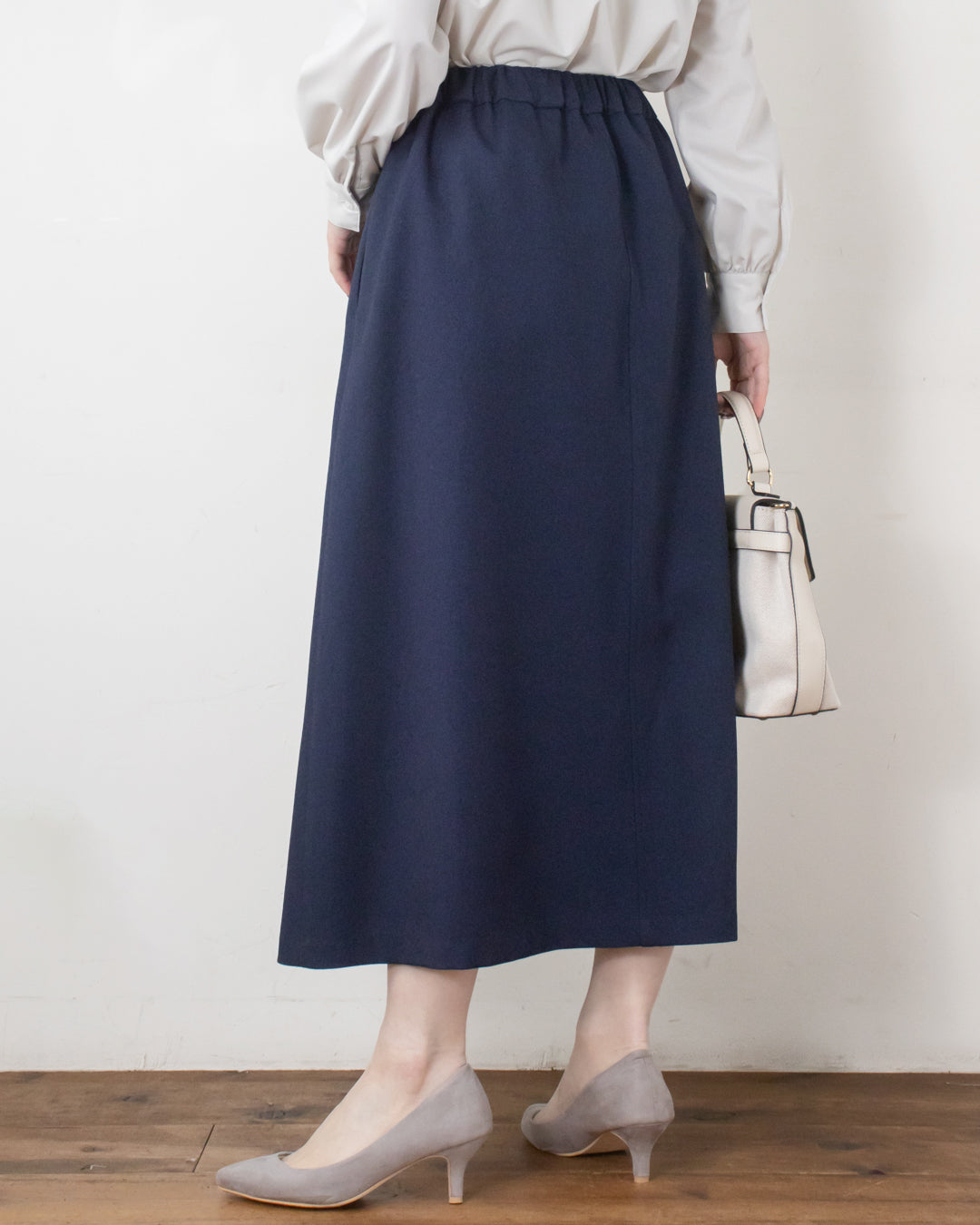 サージタブ付きAラインスカート