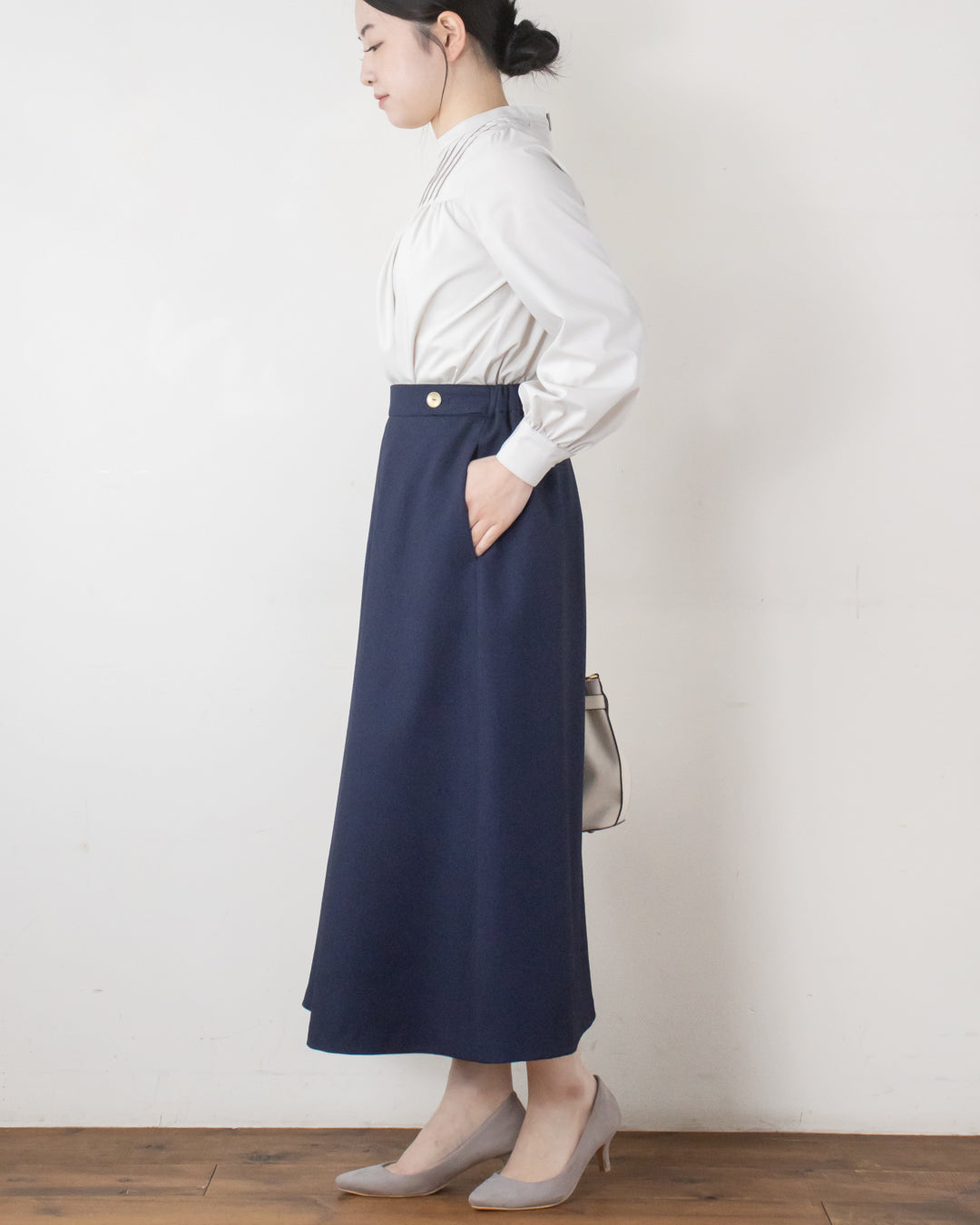 サージタブ付きAラインスカート