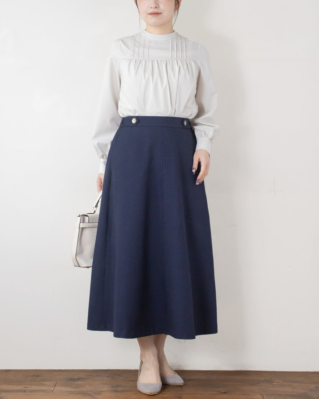 サージタブ付きAラインスカート