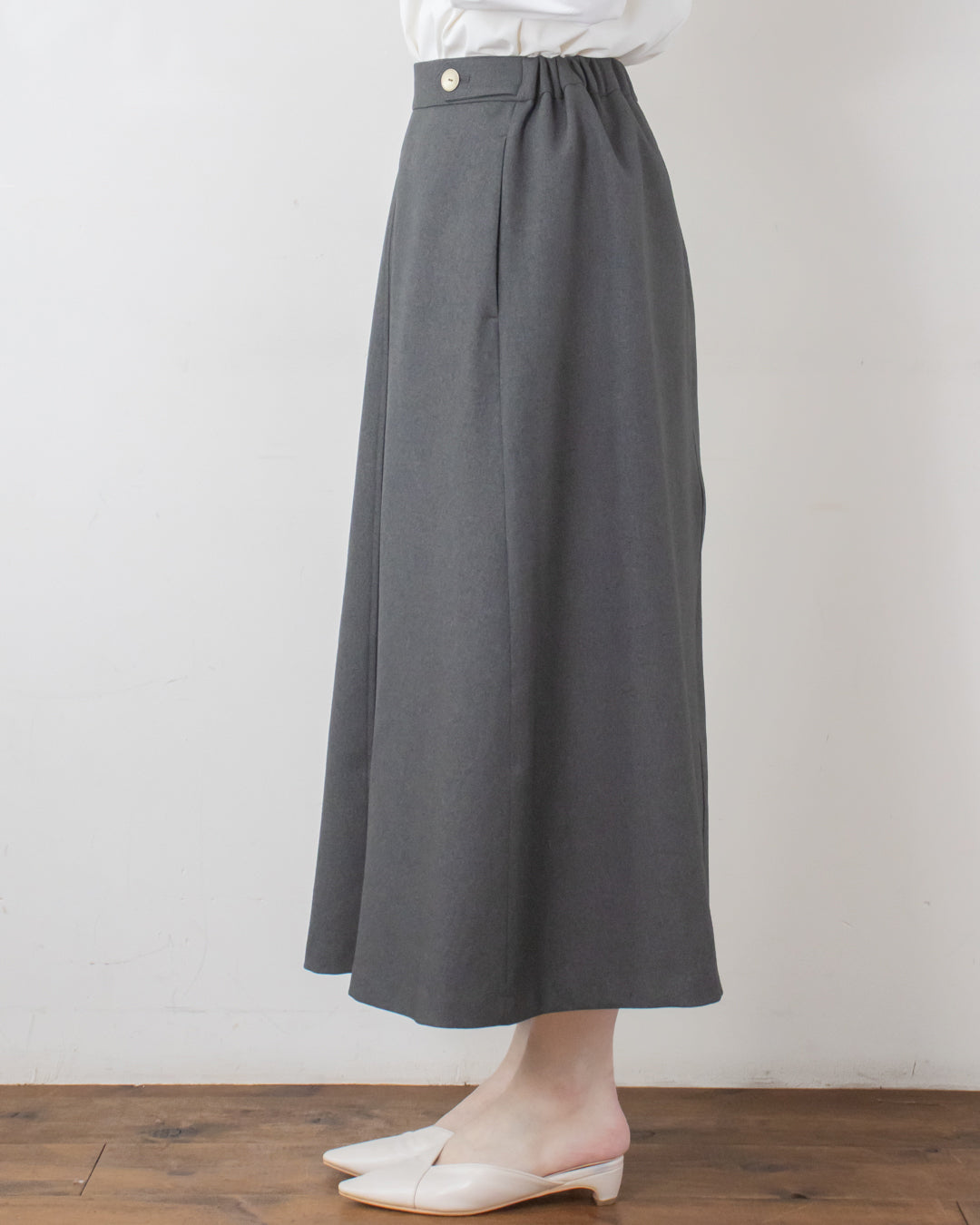 サージタブ付きAラインスカート
