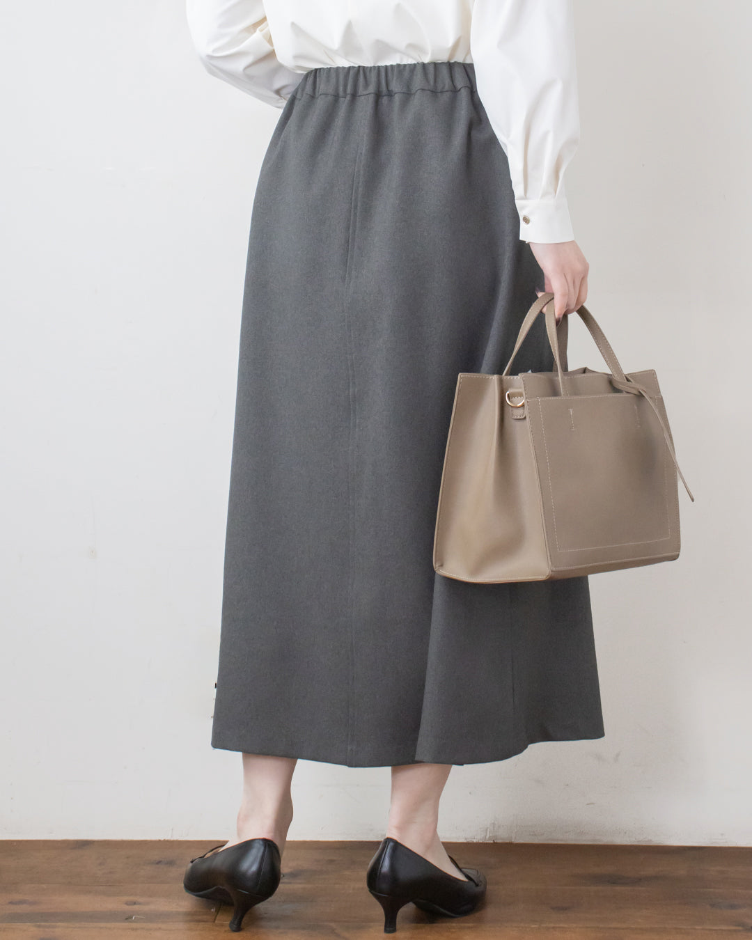 サージタブ付きAラインスカート