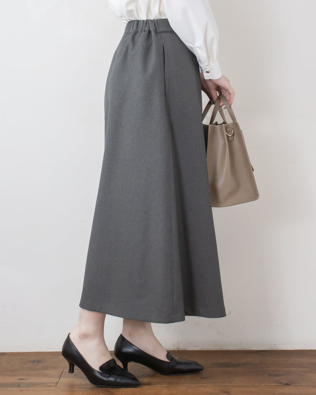 サージタブ付きAラインスカート