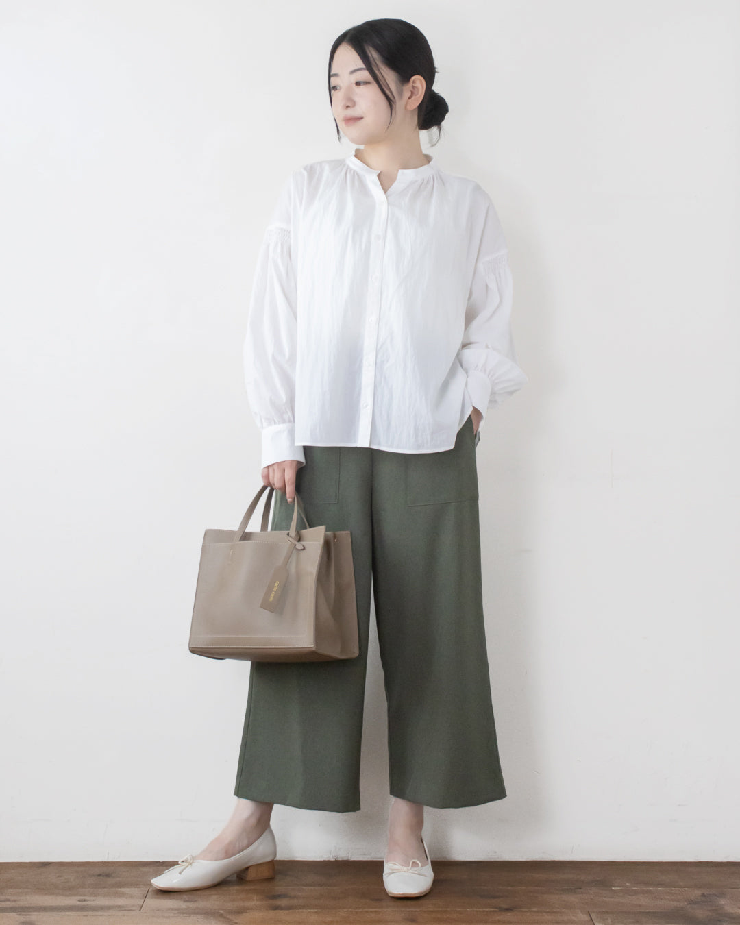 パウダリーシャーリングシャツ