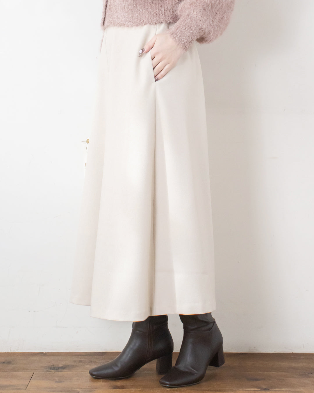 サージタブ付きAラインスカート