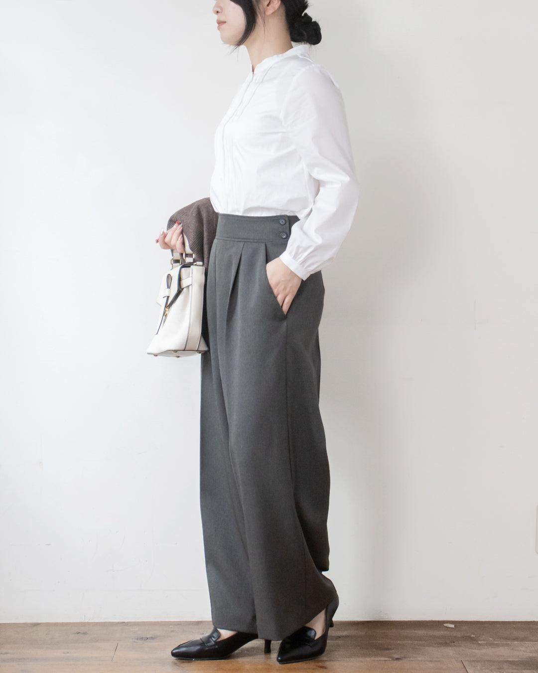 へリンボンセンタープレス吊りパンツ