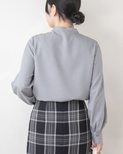 ツイルピンタックブラウス