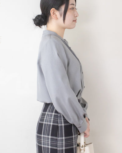 ツイルピンタックブラウス