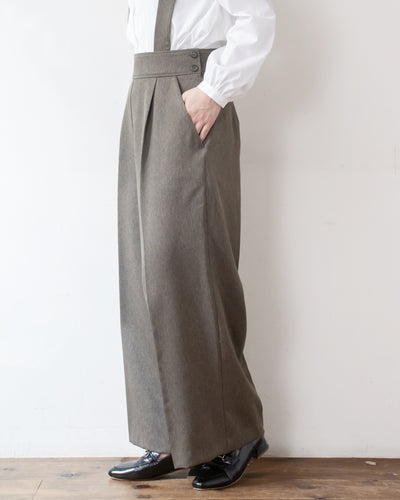へリンボンセンタープレス吊りパンツ