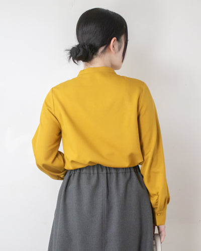 ツイルピンタックブラウス