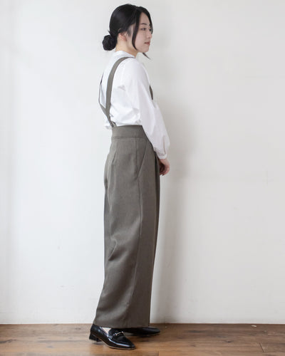 へリンボンセンタープレス吊りパンツ