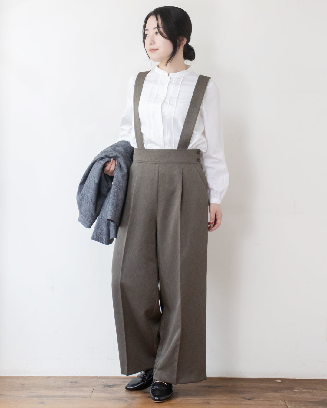 へリンボンセンタープレス吊りパンツ