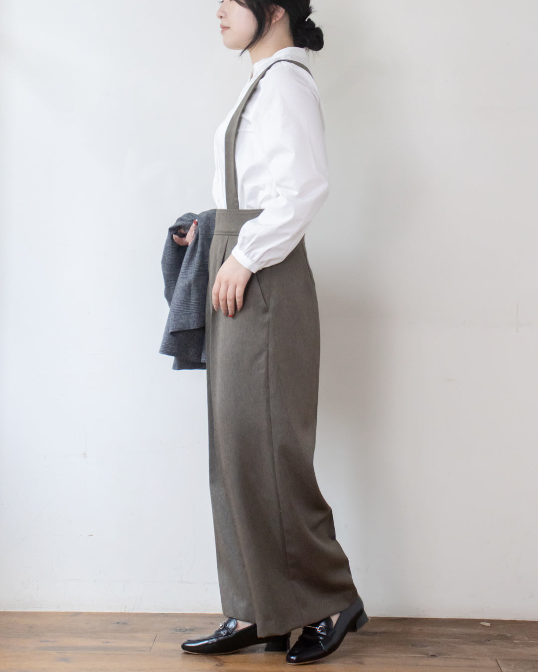 へリンボンセンタープレス吊りパンツ
