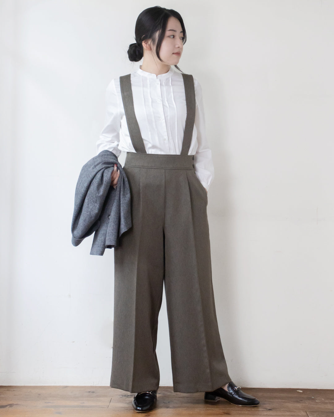 へリンボンセンタープレス吊りパンツ