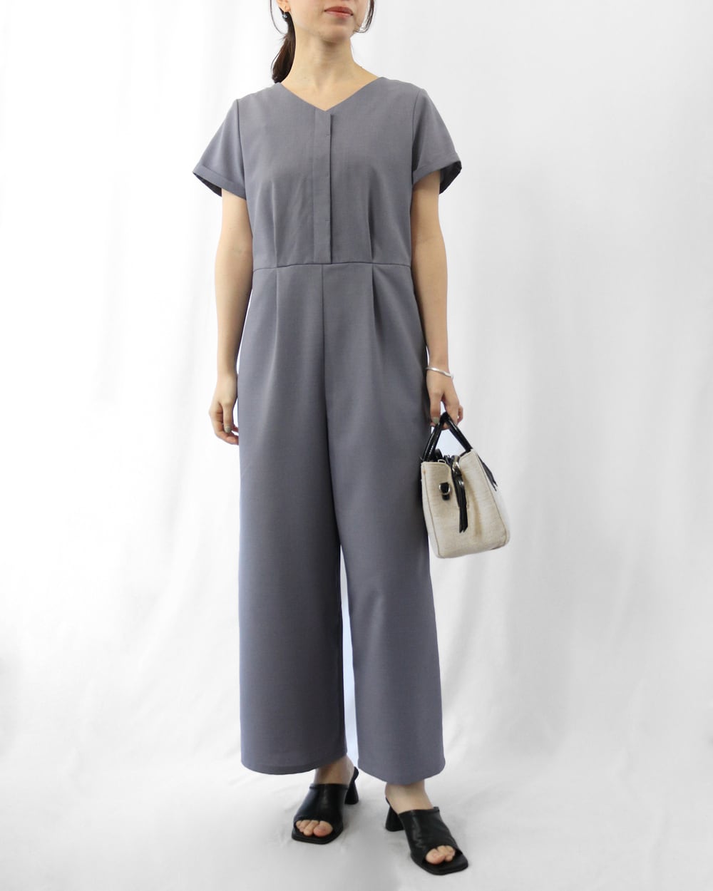 BLUE モデル身長159㎝ 着用サイズ:FREE