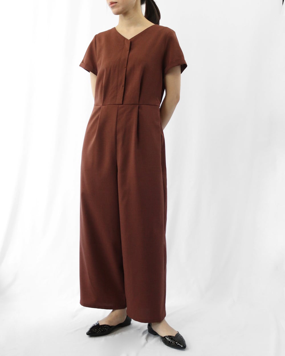 BROWN モデル身長159㎝ 着用サイズ:FREE
